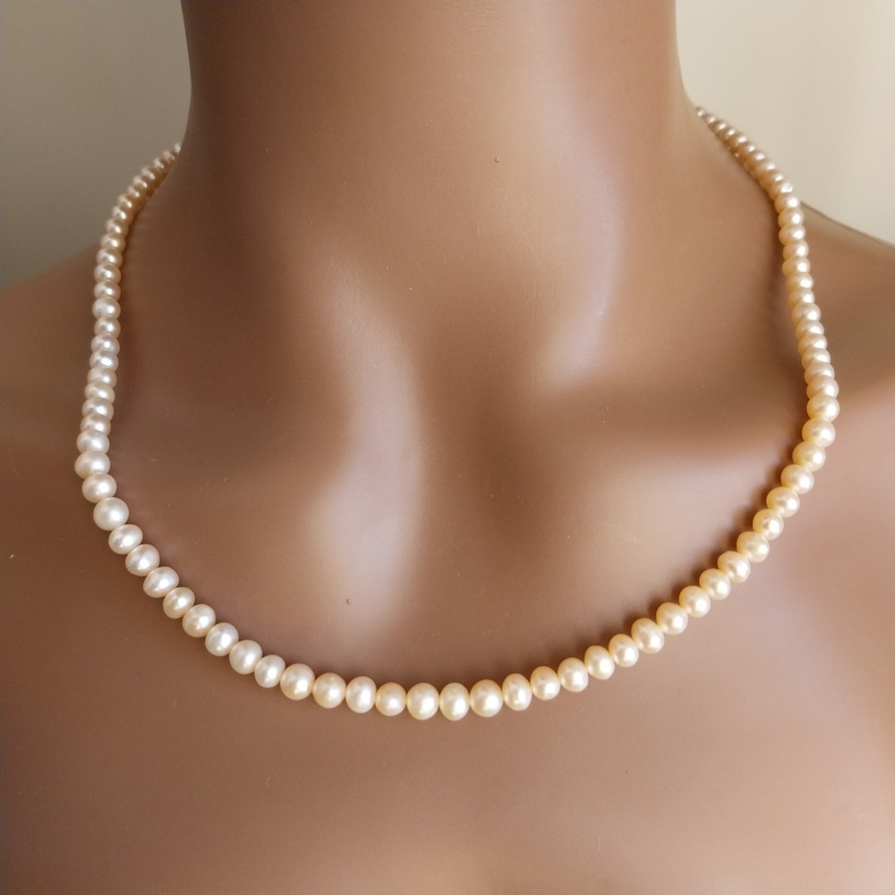 Freshwater Pearl Necklace - Picture 2 of 14